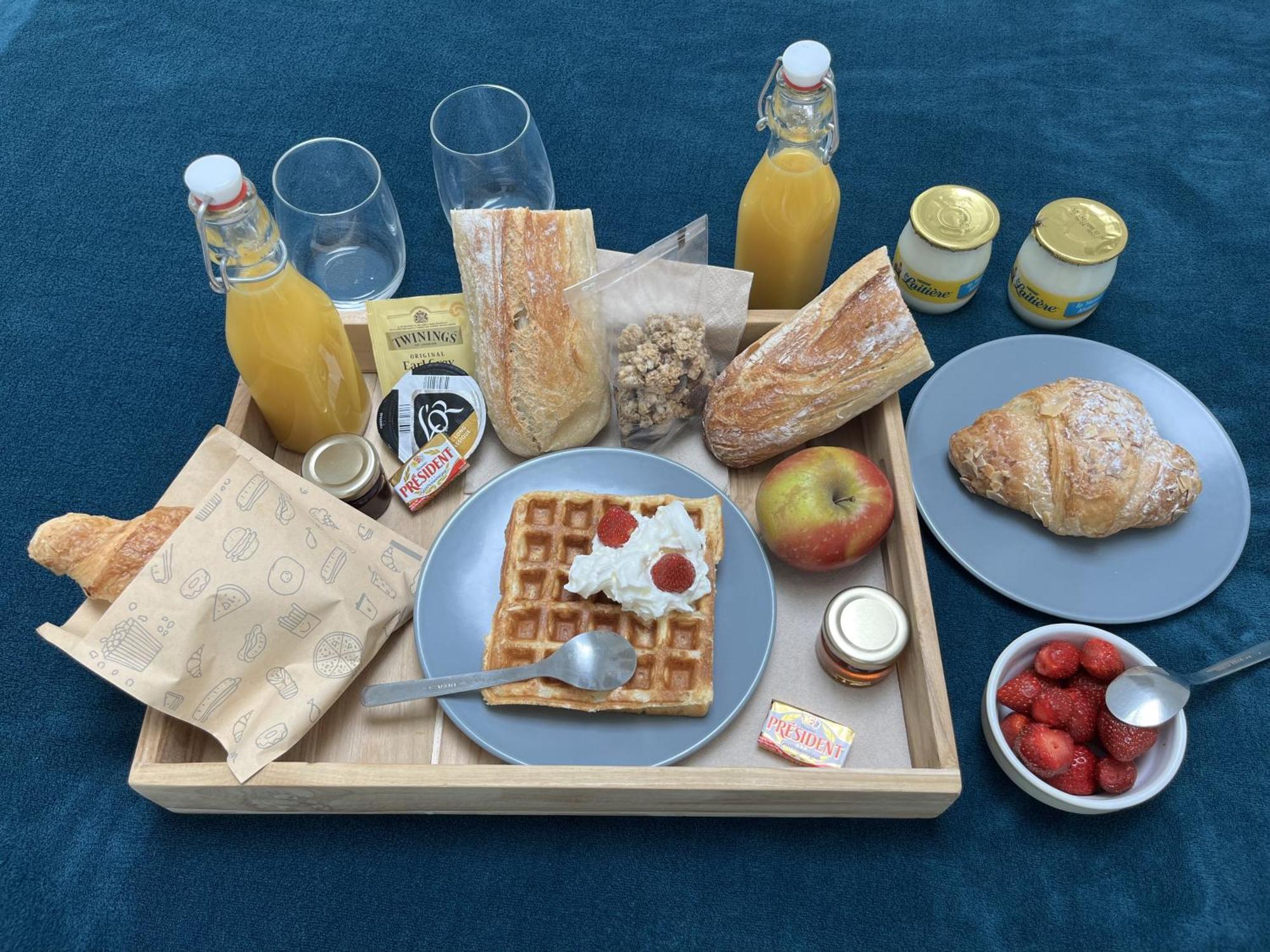 Appart-Hotel N 4 Calme Avec Terrasse, Wi-Fi Haut Debit, Petit-Dejeuner, Room-Service Et Parking Prive Chouzelot Exterior photo